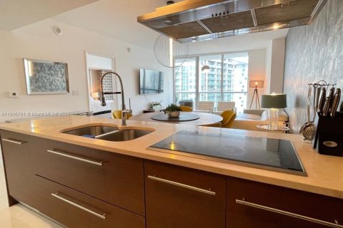 Condominio en alquiler en Miami, Florida, 1 dormitorio, 78.22 m2 № 2012536 - foto 12