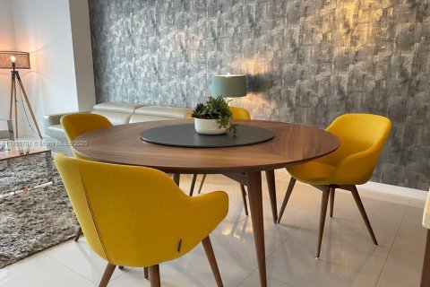 Condominio en alquiler en Miami, Florida, 1 dormitorio, 78.22 m2 № 2012536 - foto 4