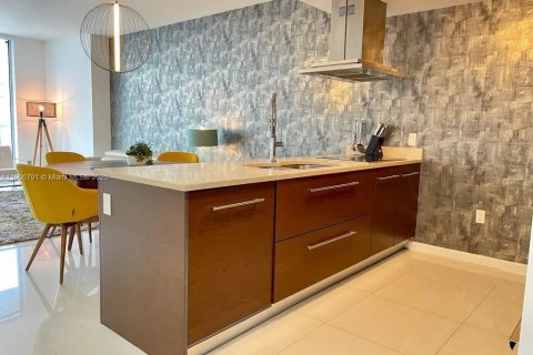 Condominio en alquiler en Miami, Florida, 1 dormitorio, 78.22 m2 № 2012536 - foto 13