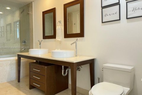 Condominio en alquiler en Miami, Florida, 1 dormitorio, 78.22 m2 № 2012536 - foto 10