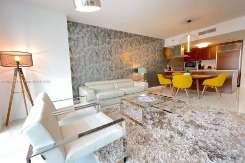 Condominio en Miami, Florida, 1 dormitorio  № 2012536