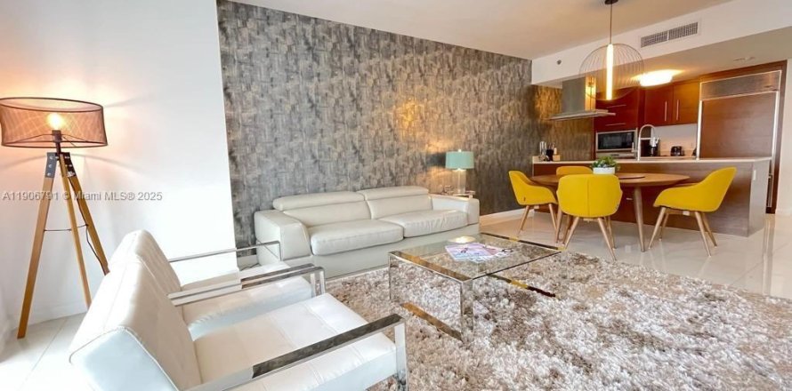 Condominio en Miami, Florida, 1 dormitorio  № 2012536