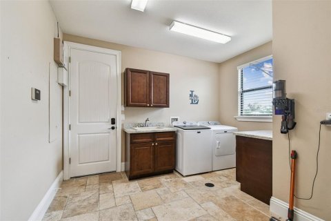 House in Saint Pete Beach, Florida 5 bedrooms, 484.3 sq.m. № 2103436 - photo 30