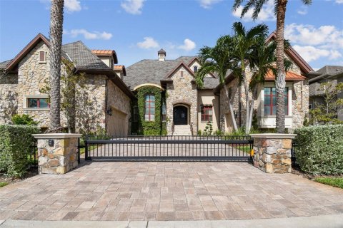 House in Saint Pete Beach, Florida 5 bedrooms, 484.3 sq.m. № 2103436