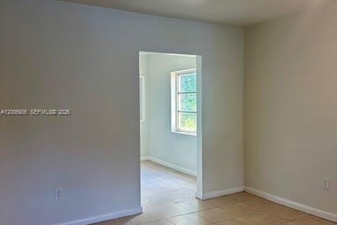 Villa ou maison à louer à Miami, Floride: 4 chambres, 133.22 m2 № 2075697 - photo 9