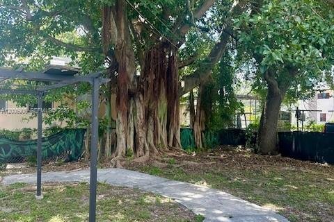 Villa ou maison à louer à Miami, Floride: 4 chambres, 133.22 m2 № 2075697 - photo 17