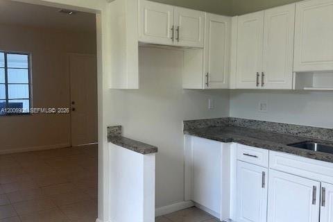 Villa ou maison à louer à Miami, Floride: 4 chambres, 133.22 m2 № 2075697 - photo 12
