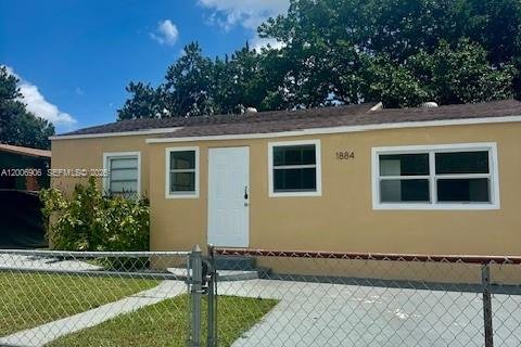 Villa ou maison à louer à Miami, Floride: 4 chambres, 133.22 m2 № 2075697 - photo 2