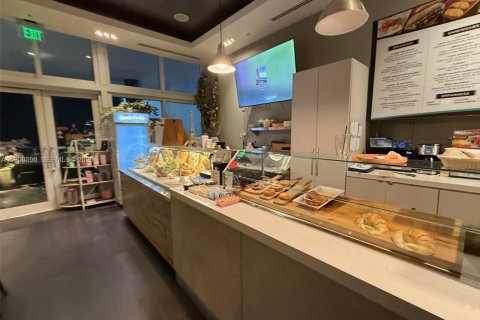 Commercial property in Miami, Florida № 2027479 - photo 3