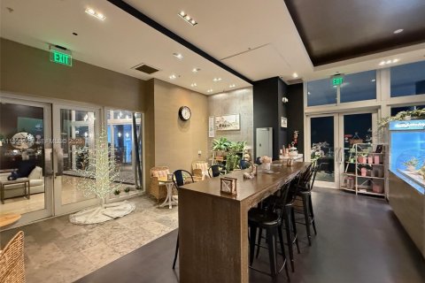 Commercial property in Miami, Florida № 2027479 - photo 2