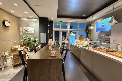 Commercial property in Miami, Florida № 2027479 - photo 4