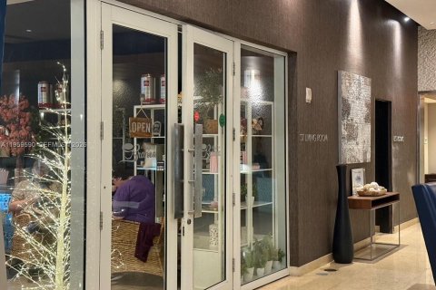 Commercial property in Miami, Florida № 2027479 - photo 7