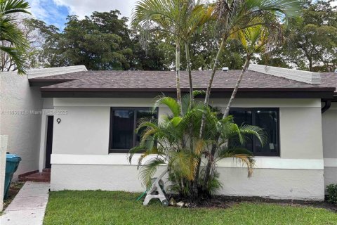 Townhouse in Miami, Florida 3 bedrooms, 107.58 sq.m. № 1930815 - photo 1