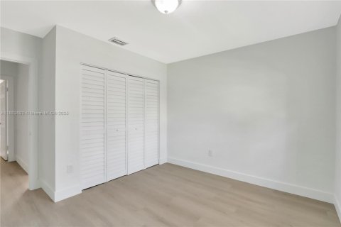 Townhouse in Miami, Florida 3 bedrooms, 107.58 sq.m. № 1930815 - photo 17