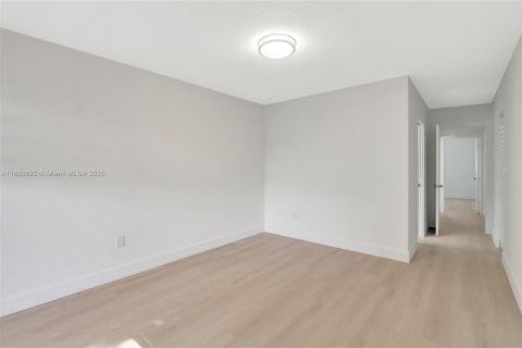 Townhouse in Miami, Florida 3 bedrooms, 107.58 sq.m. № 1930815 - photo 15