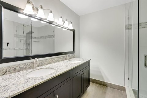 Townhouse in Miami, Florida 3 bedrooms, 107.58 sq.m. № 1930815 - photo 13