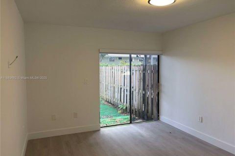 Townhouse in Miami, Florida 3 bedrooms, 107.58 sq.m. № 1930815 - photo 6