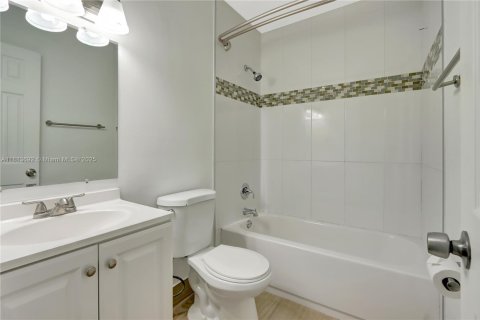 Townhouse in Miami, Florida 3 bedrooms, 107.58 sq.m. № 1930815 - photo 21