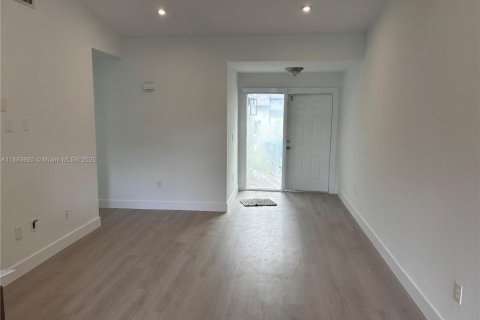 Townhouse in Miami, Florida 3 bedrooms, 107.58 sq.m. № 1930815 - photo 2