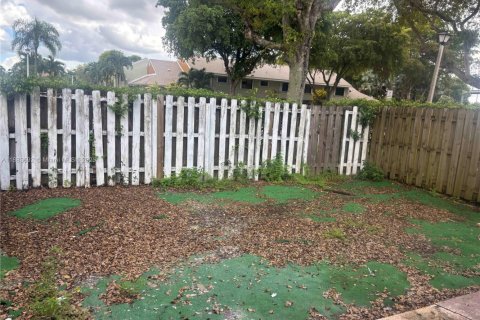 Townhouse in Miami, Florida 3 bedrooms, 107.58 sq.m. № 1930815 - photo 10