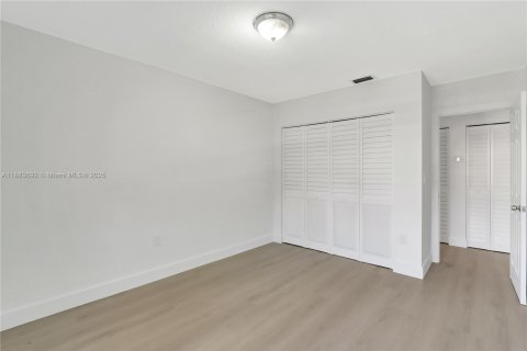 Townhouse in Miami, Florida 3 bedrooms, 107.58 sq.m. № 1930815 - photo 19