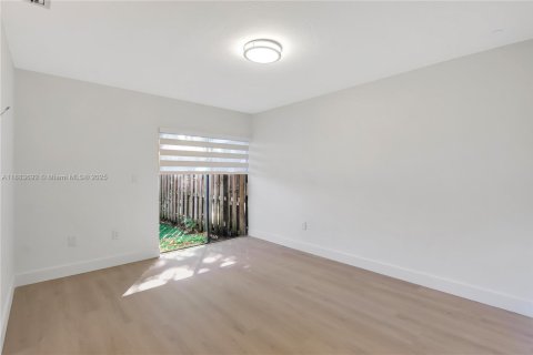 Townhouse in Miami, Florida 3 bedrooms, 107.58 sq.m. № 1930815 - photo 14