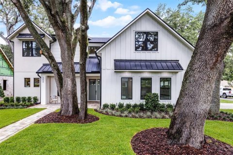 House in Winter Garden, Florida 4 bedrooms, 319.4 sq.m. № 1832131 - photo 1