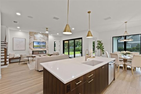 House in Winter Garden, Florida 4 bedrooms, 319.4 sq.m. № 1832131 - photo 9