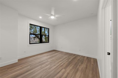 House in Winter Garden, Florida 4 bedrooms, 319.4 sq.m. № 1832131 - photo 29
