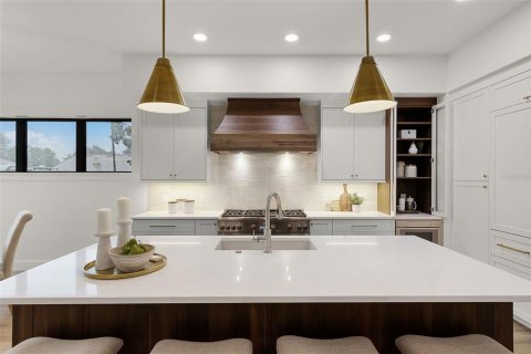 House in Winter Garden, Florida 4 bedrooms, 319.4 sq.m. № 1832131 - photo 6