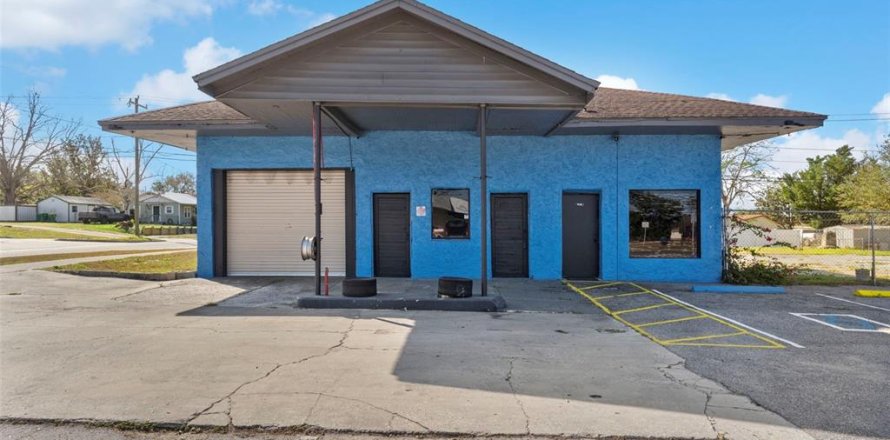 Commercial property in Dundee, Florida 106.74 sq.m. № 1820950