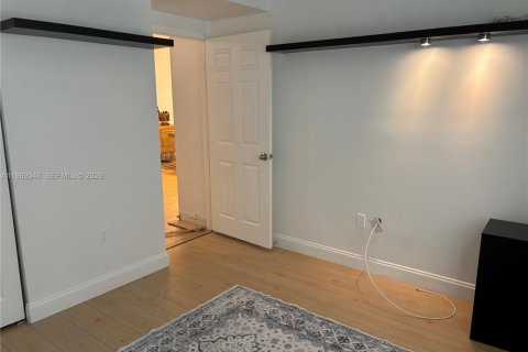 Copropriété à louer à Sunny Isles Beach, Floride: 2 chambres, 84.26 m2 № 2030997 - photo 7