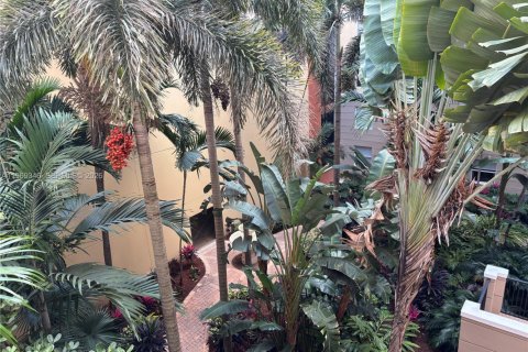 Copropriété à louer à Sunny Isles Beach, Floride: 2 chambres, 84.26 m2 № 2030997 - photo 2