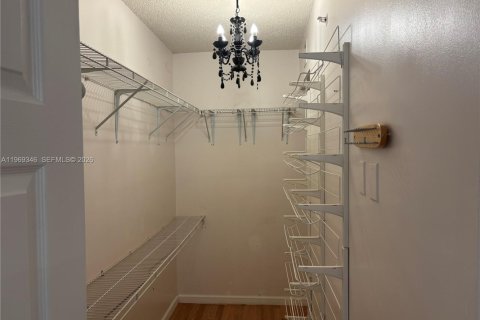 Copropriété à louer à Sunny Isles Beach, Floride: 2 chambres, 84.26 m2 № 2030997 - photo 11