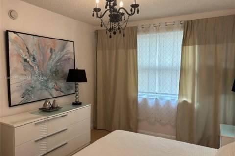 Copropriété à louer à Sunny Isles Beach, Floride: 2 chambres, 84.26 m2 № 2030997 - photo 9