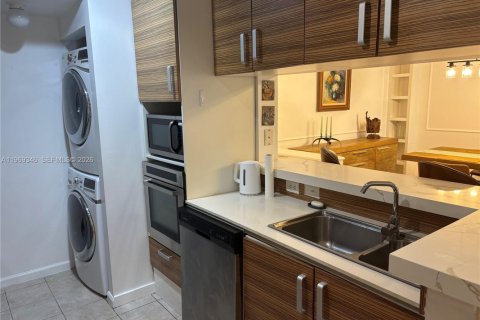 Copropriété à louer à Sunny Isles Beach, Floride: 2 chambres, 84.26 m2 № 2030997 - photo 14