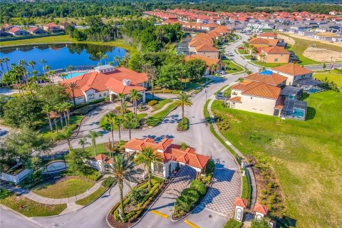 House in Davenport, Florida 6 bedrooms, 257.43 sq.m. № 1516974 - photo 6