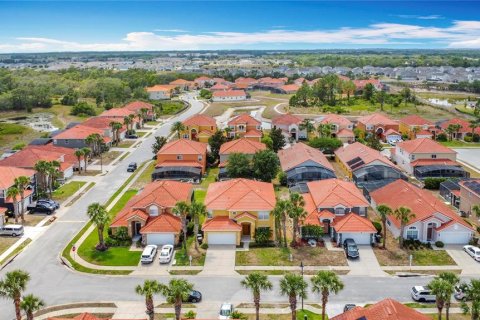 House in Davenport, Florida 6 bedrooms, 257.43 sq.m. № 1516974 - photo 9