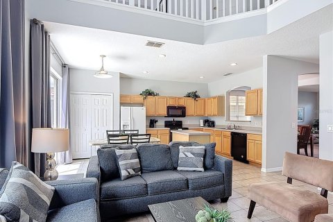 House in Davenport, Florida 6 bedrooms, 257.43 sq.m. № 1516974 - photo 4