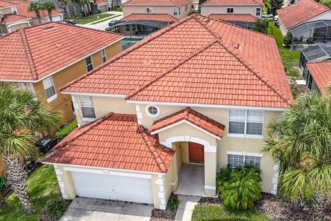 House in Davenport, Florida 6 bedrooms, 257.43 sq.m. № 1516974 - photo 1