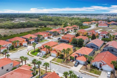House in Davenport, Florida 6 bedrooms, 257.43 sq.m. № 1516974 - photo 8