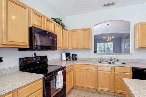House in Davenport, Florida 6 bedrooms, 257.43 sq.m. № 1516974 - photo 28