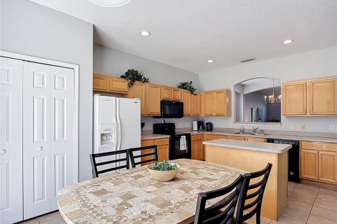 House in Davenport, Florida 6 bedrooms, 257.43 sq.m. № 1516974 - photo 26