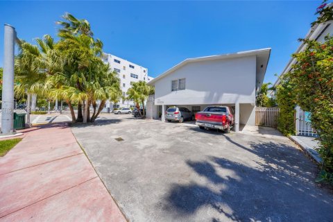 Condo in Miami Beach, Florida, 1 bedroom  № 2053046 - photo 16