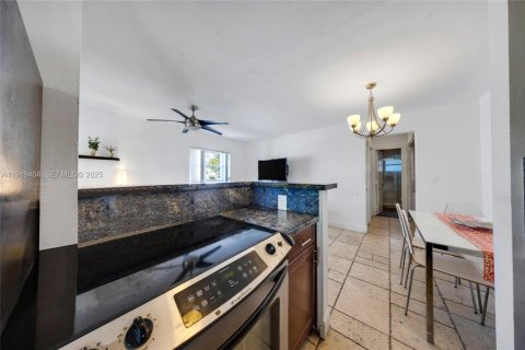 Condo in Miami Beach, Florida, 1 bedroom  № 2053046 - photo 10