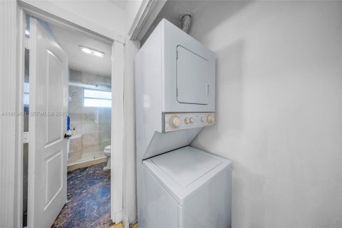 Condo in Miami Beach, Florida, 1 bedroom  № 2053046 - photo 13