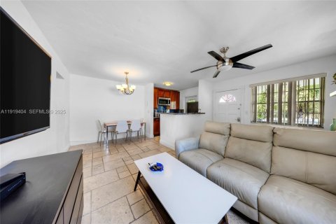 Condo in Miami Beach, Florida, 1 bedroom  № 2053046 - photo 4