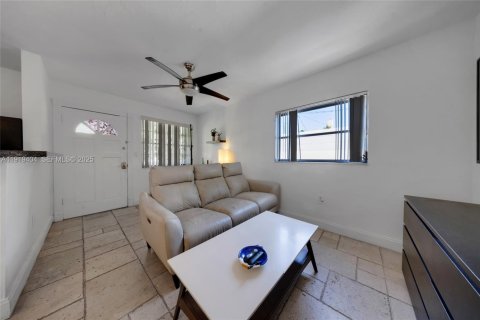 Condo in Miami Beach, Florida, 1 bedroom  № 2053046 - photo 5
