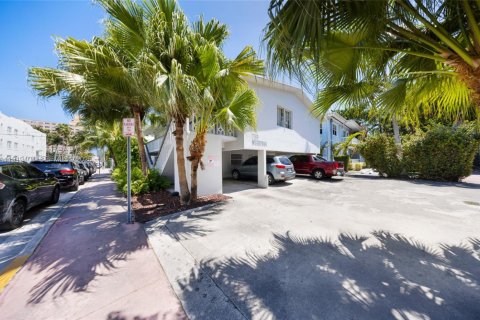 Condo in Miami Beach, Florida, 1 bedroom  № 2053046 - photo 15