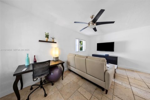 Condo in Miami Beach, Florida, 1 bedroom  № 2053046 - photo 6